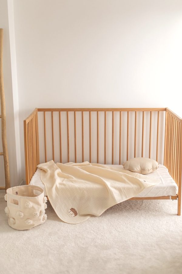 Kirpi Nakışlı 4 Katlı Müslin Bebek Battaniyesi 100x100cm